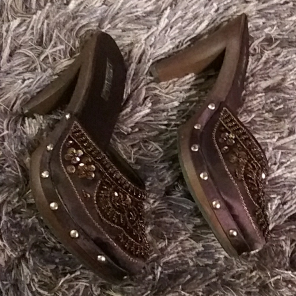 Shoe - Picture 2 of 5
